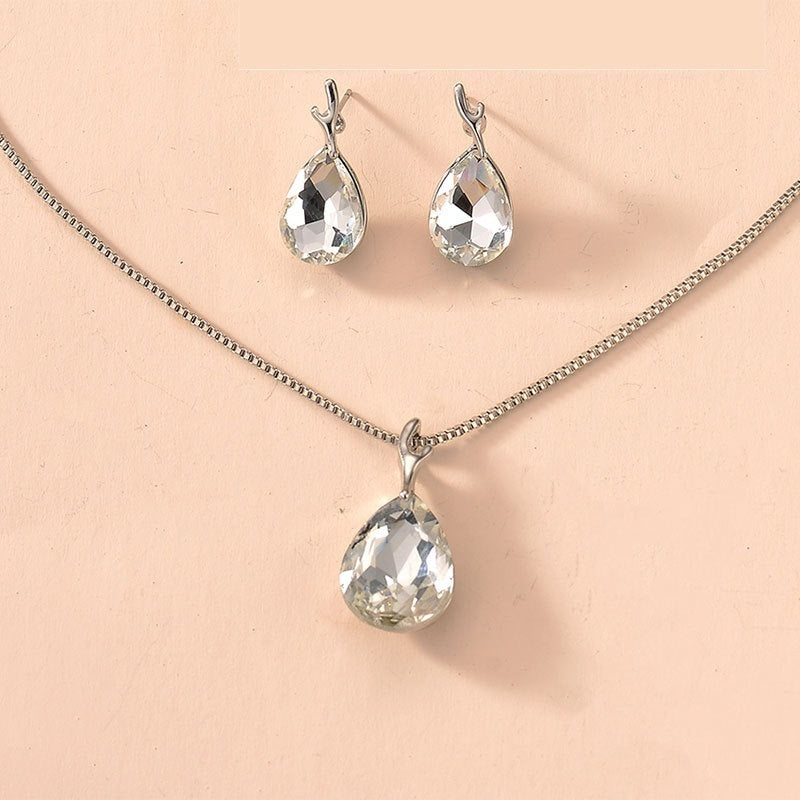 Green Red Drop Shape Necklace And Earrings Suite