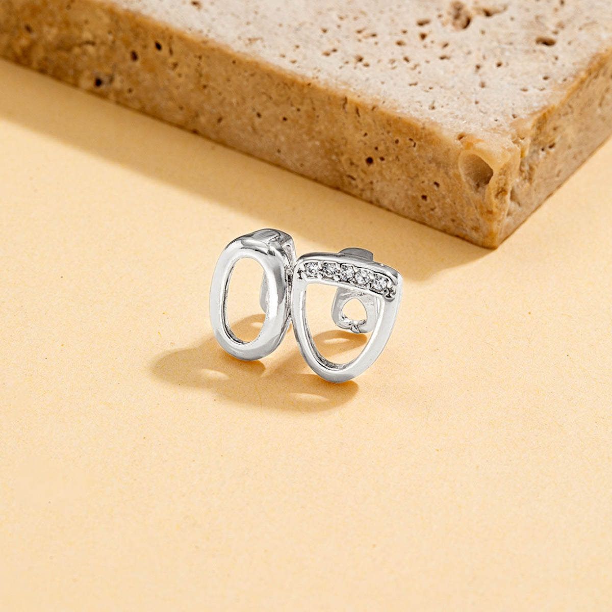 Stylish Hollowed-out Diamond-studded Braces