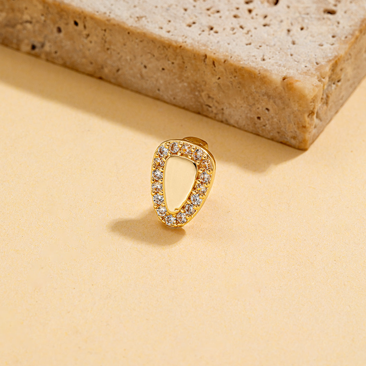 Stylish Hollowed-out Diamond-studded Braces