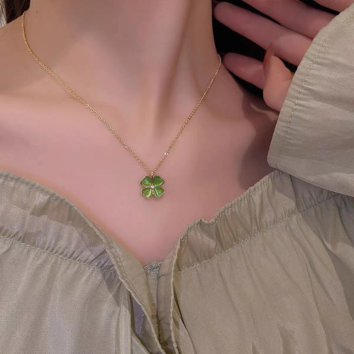 Dignified Sense Of Design Clavicle Chain Female