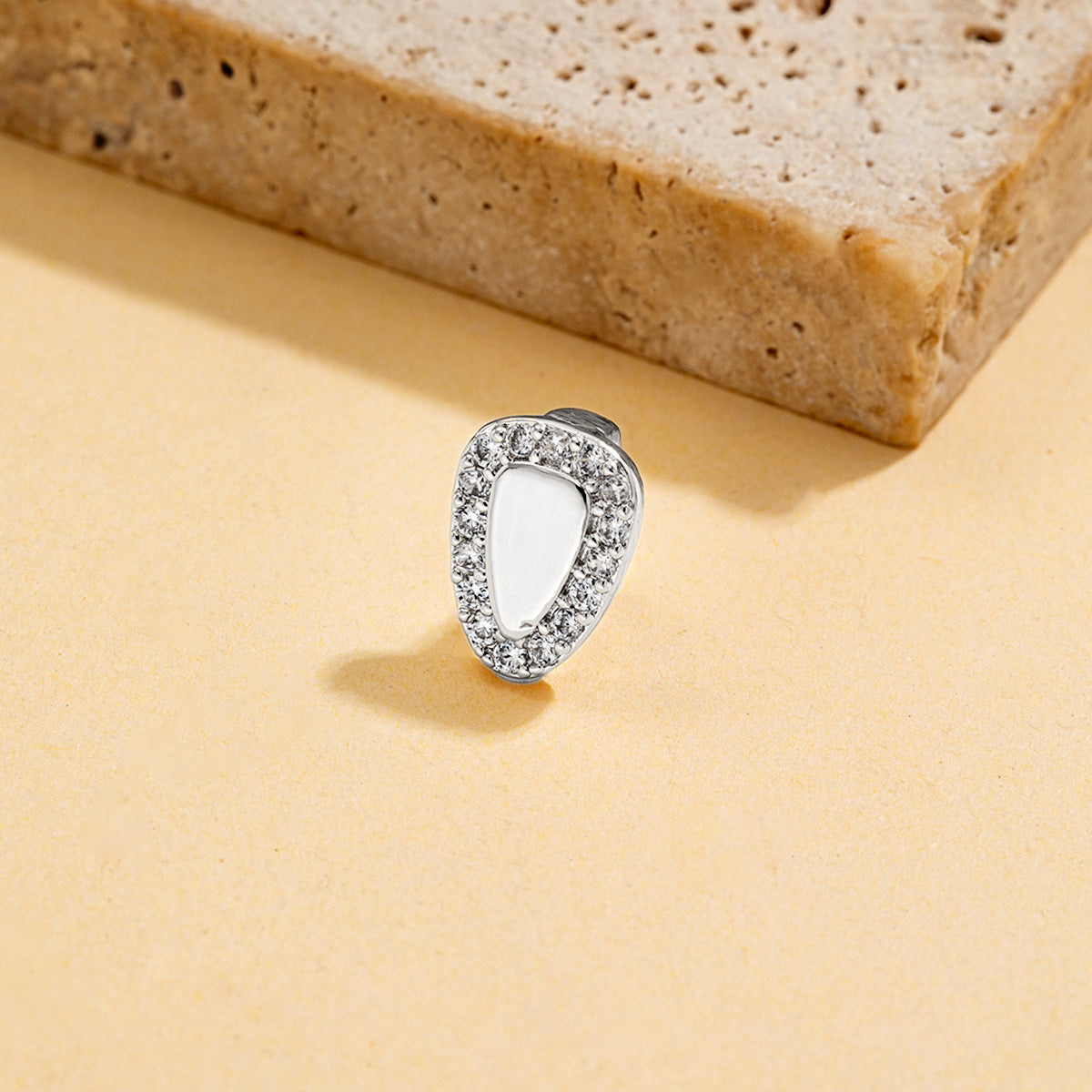 Stylish Hollowed-out Diamond-studded Braces