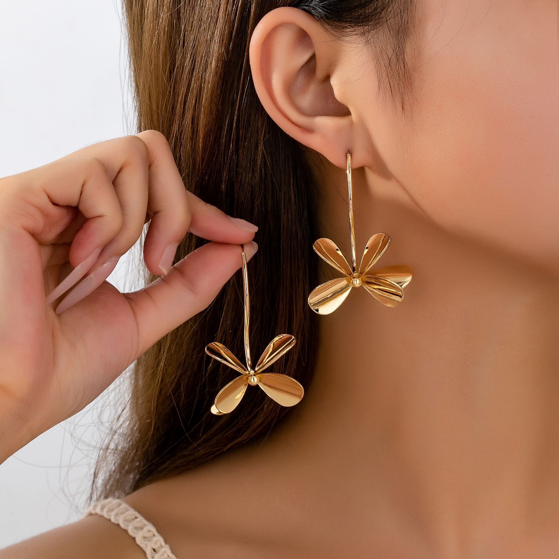 Stylish Flower Earrings Suitable For Women