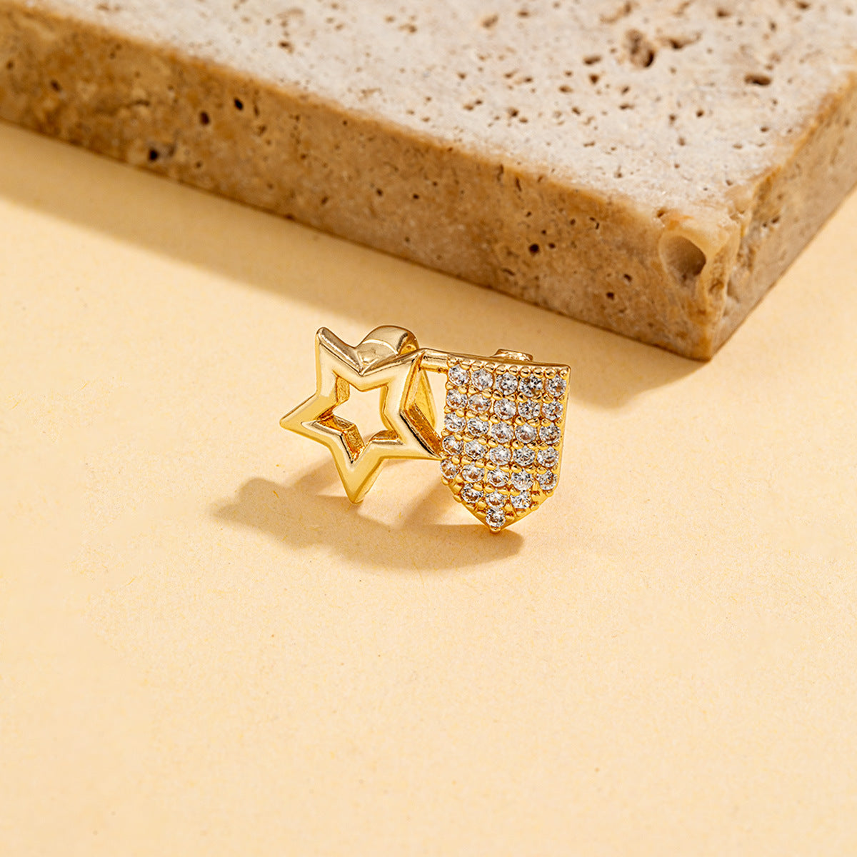 Stylish Hollowed-out Diamond-studded Braces