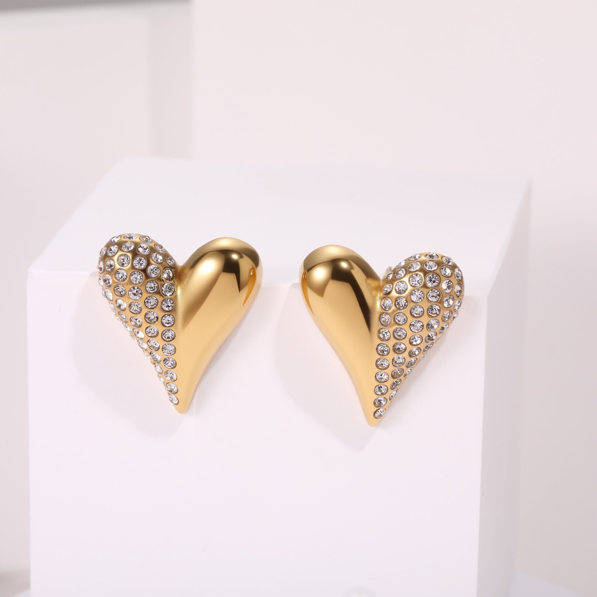 European And American Fashion Love Heart-shaped Diamond Stud Earrings Stainless Steel