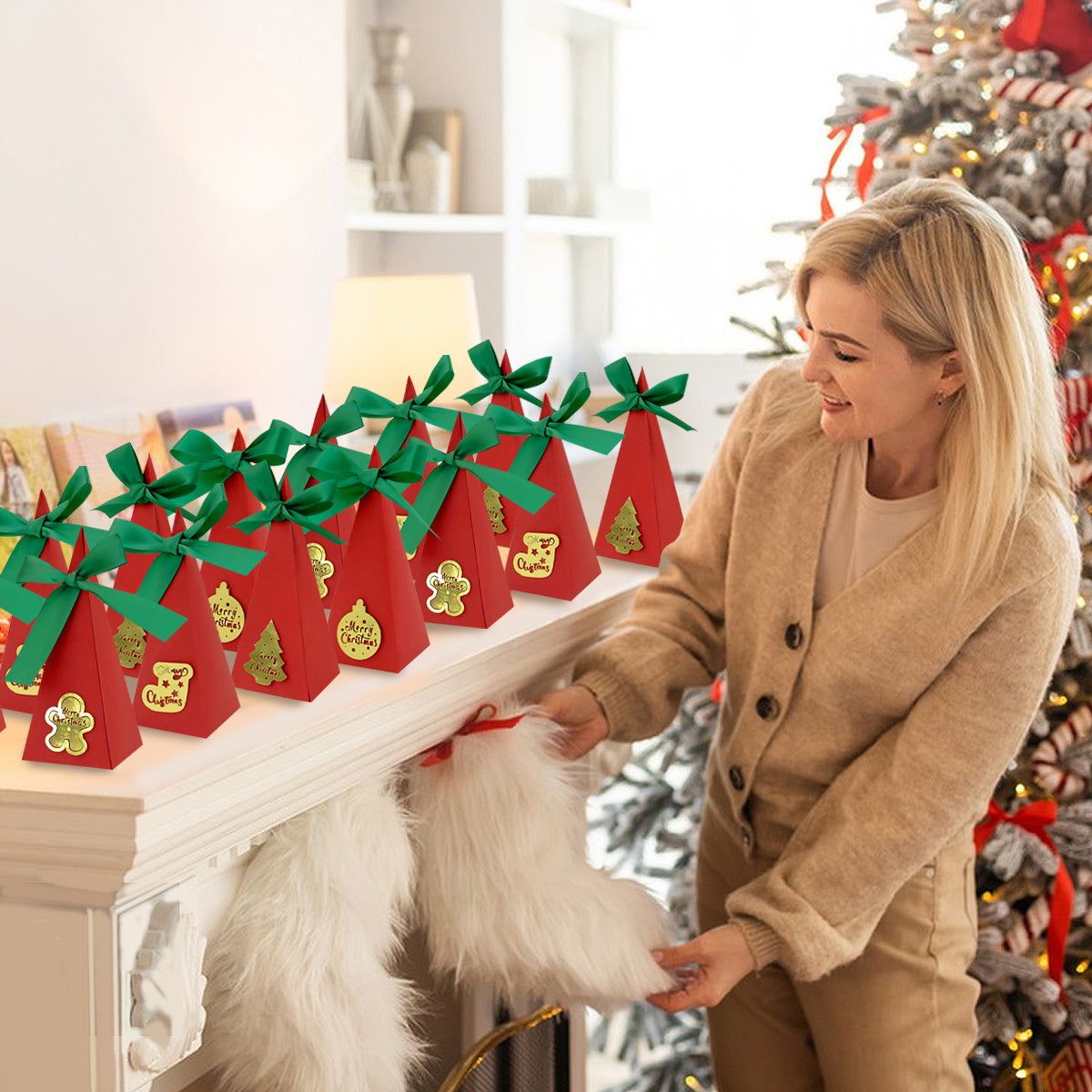 20 Packs Christmas Treat Boxes Goody Boxes Pre-Assembled Triangle Christmas Packing Box Christmas Tree Socks Gold Card Xtmas Cookie Gift Box For Christmas Birthday Wedding Party